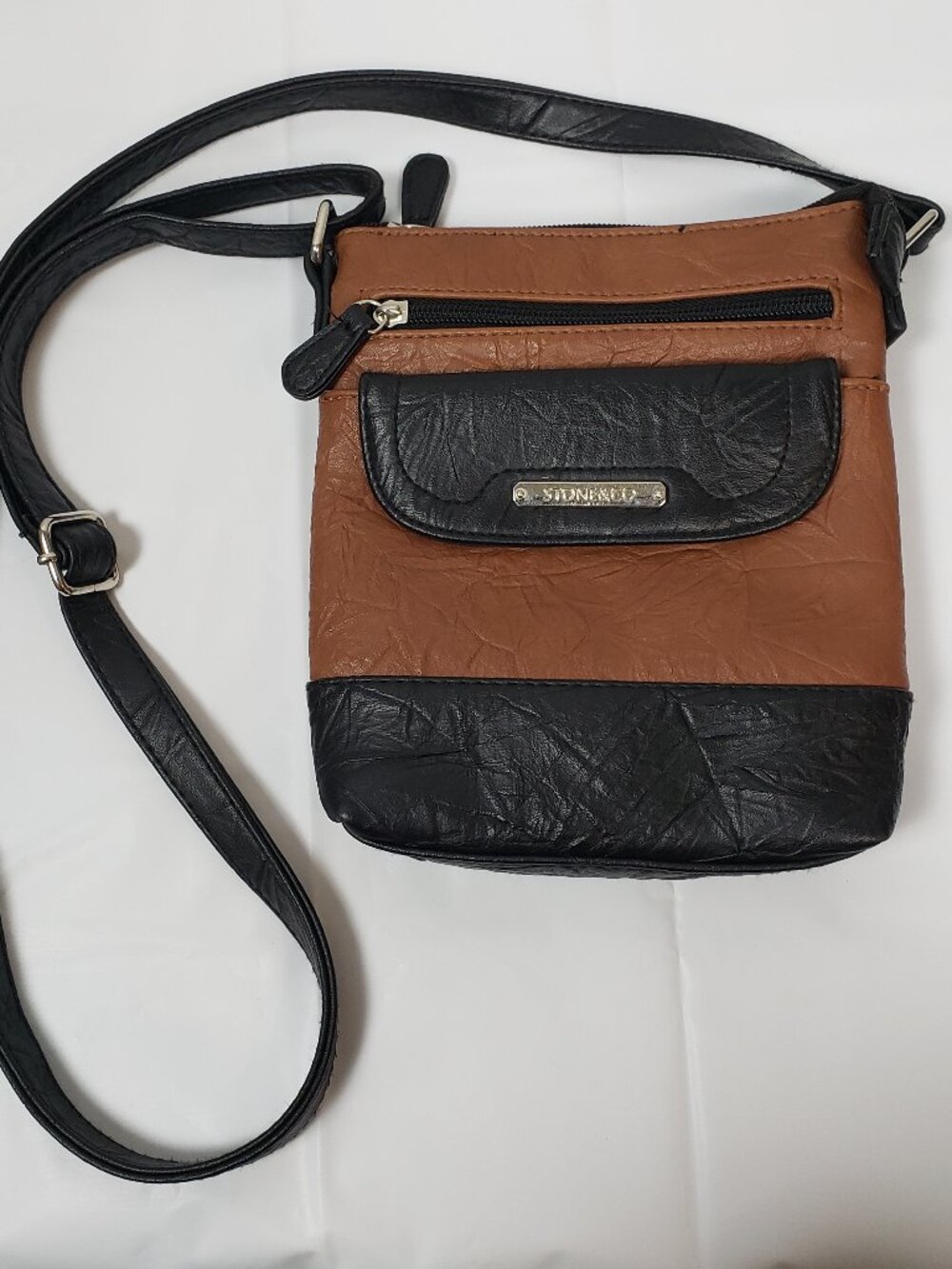 Stone & Co. Leather Crossbody Bag Versatile Organizational Modern 6.5"x8"